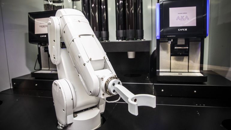 cafe-x-robot-coffee-1081